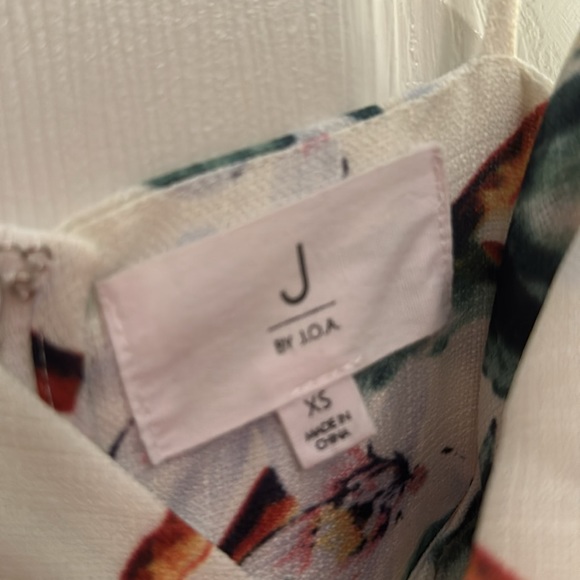 XS pale yellow floral midi J.O.A. dress - Picture 10 of 10